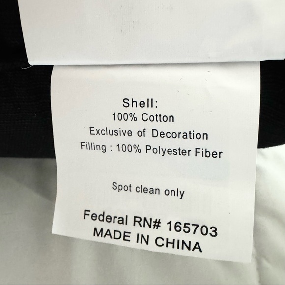 *NEW* Rhinestone 3 Skulls Black 14" x
20" Throw Pillow - Picture 8 of 8